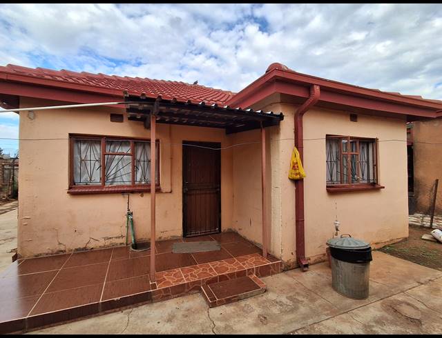 2 BEDROOM FREESTANDING FOR SALE IN JOUBERTON